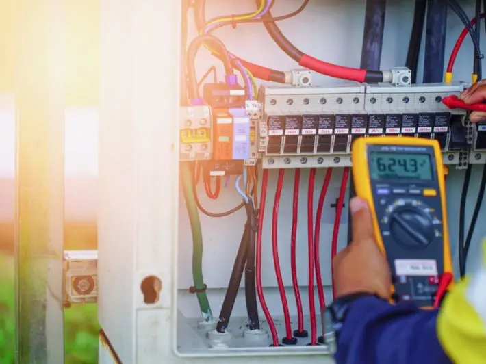 فني كهرباء الكويت